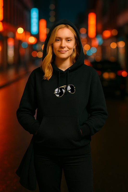 Kiez Hoodie Damen schwarz mit Kalle-Brille-Motiv – Kalle Schwensen