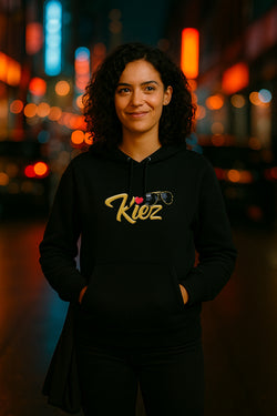 Kiez Hoodie Damen schwarz mit Kiez-Herz-Motiv – Ladies Edition